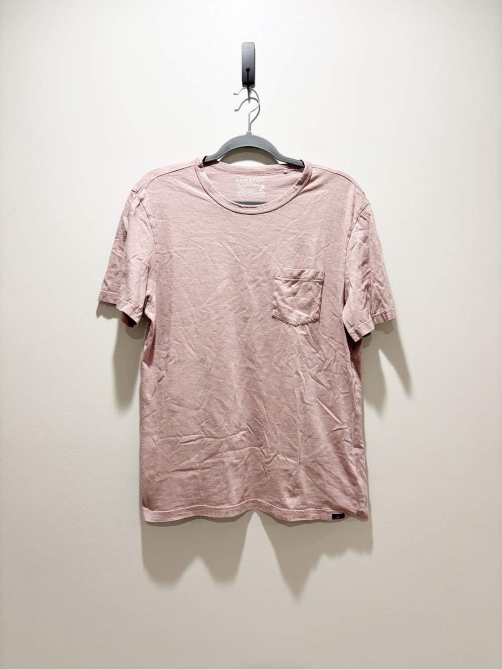 Faherty Men's Pocket Crew Tee - Dusty Pink Sunwashed Organic Cotton Size M